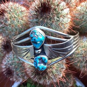Traditional Unsigned Native American Sterling Silver Turquoise Two Stone Cuff 🦋